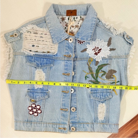POL Denim Embroidered Vest - Picture 6 of 8